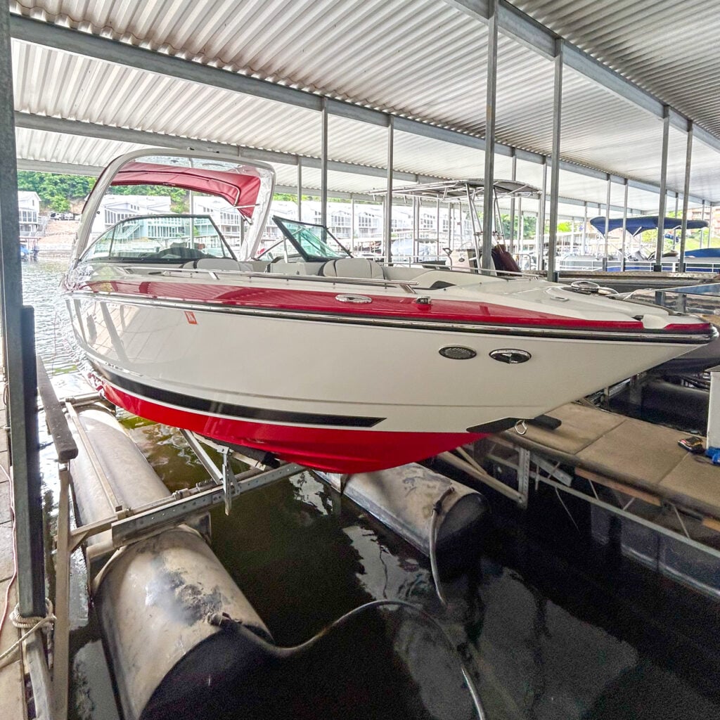 Detailed Speed Boat Osage Beach, Missouri